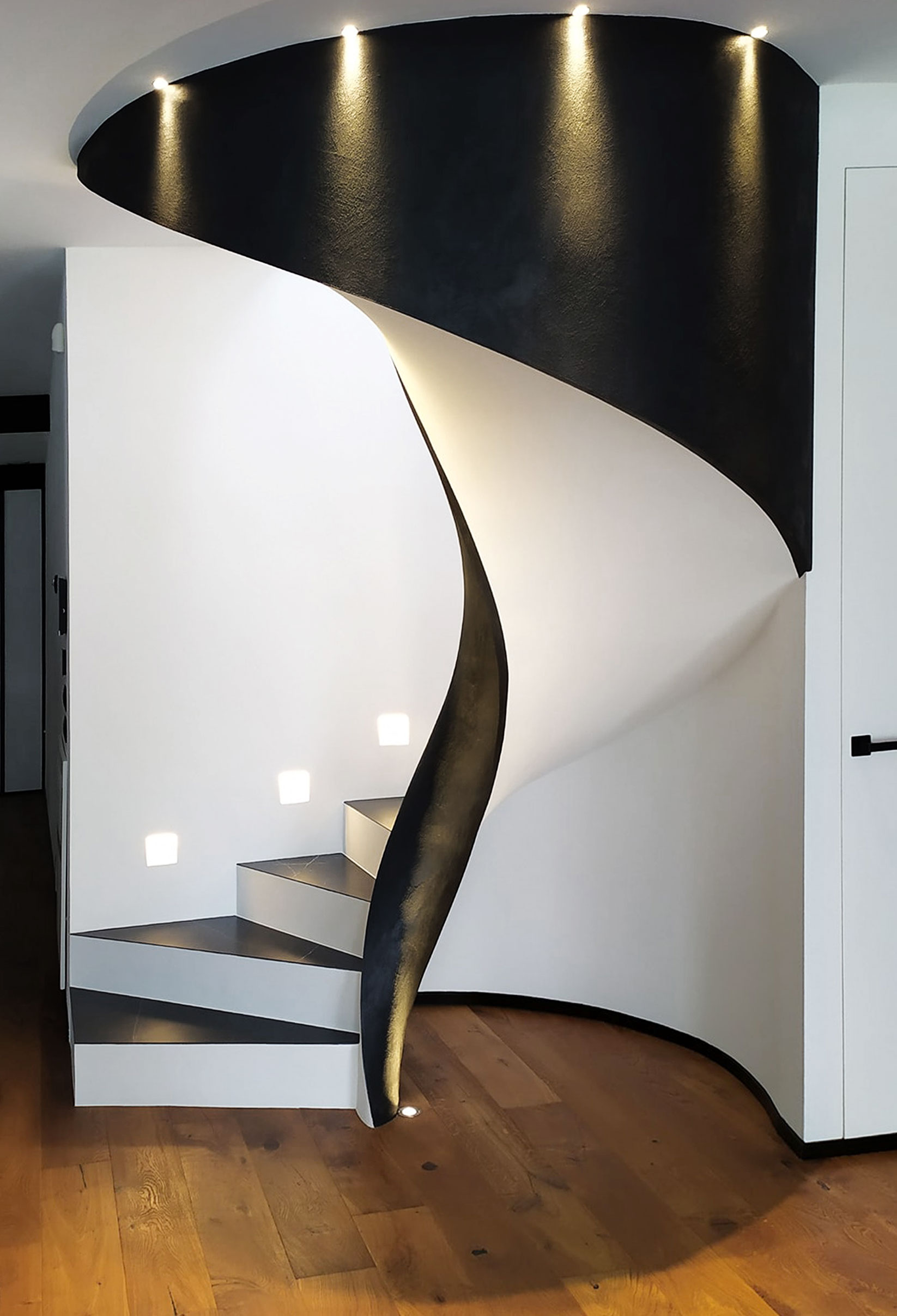 Design and construction of customised helical staircases