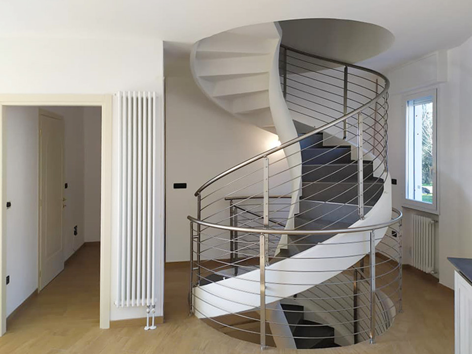 Escalier hélicoïdal au design moderne construit à Savona